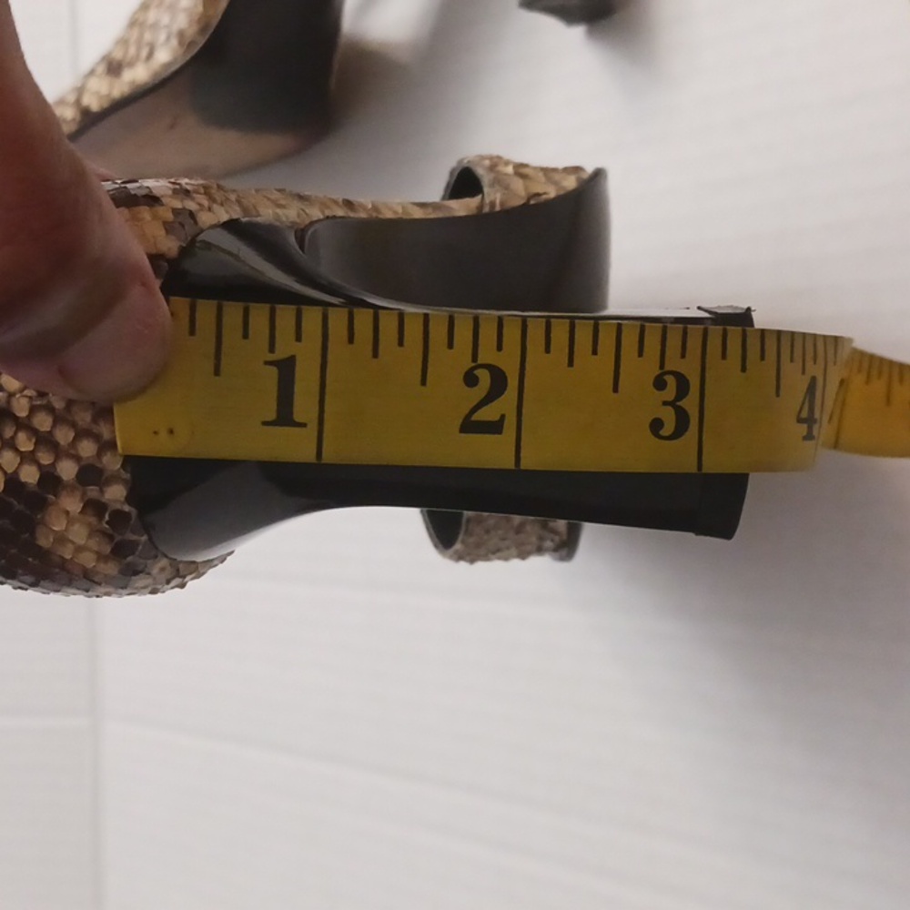 Stuart Weitzman size 7B women's snake print t-strap high-heel shoes brown cream. - Picture 15 of 17